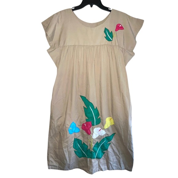 Unbranded Dresses & Skirts - Vintage Tan‎ Floral Applique Shift Mumu Dress Short Sleeve Pockets Tan M